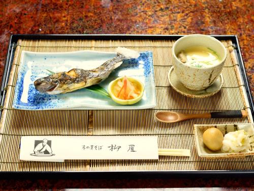 旅館の敷地内または近くでの食事または食べ物