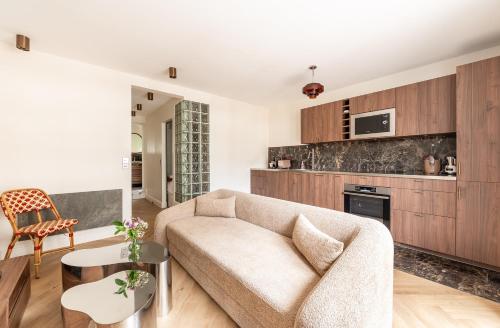 Charming 1BR with Balcony - Near Arc de Triomphe