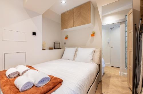 Charming 1BR with Balcony - Near Arc de Triomphe