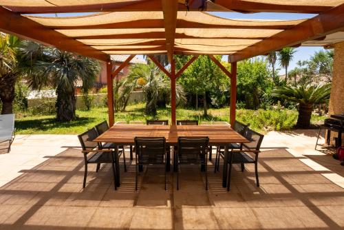 Villa paisible, piscine, BBQ & terrain de pétanque