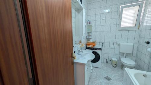 Apartment Livaja -Easy City Access 2DB, Parking, Klima