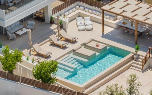 Cantouni Villa, Luxury 5BR Retreat with Heated Pool & Jacuzzi Near Town by Villa Mana Gers