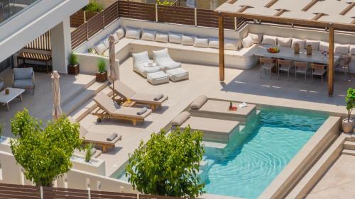 Cantouni Villa, Luxury 5BR Retreat with Heated Pool & Jacuzzi Near Town by Villa Mana Gers