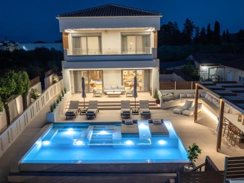 Cantouni Villa, Luxury 5BR Retreat with Heated Pool & Jacuzzi Near Town by Villa Mana Gers