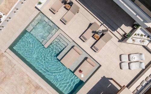 Cantouni Villa, Luxury 5BR Retreat with Heated Pool & Jacuzzi Near Town by Villa Mana Gers