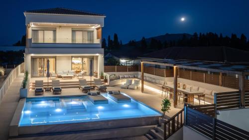 Cantouni Villa, Luxury 5BR Retreat with Heated Pool & Jacuzzi Near Town by Villa Mana Gers