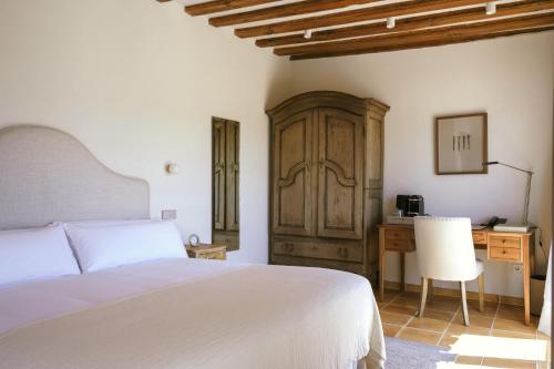 a bedroom with a bed and a wooden cabinet at Palacio de Paradinas in Santa María la Real de Nieva