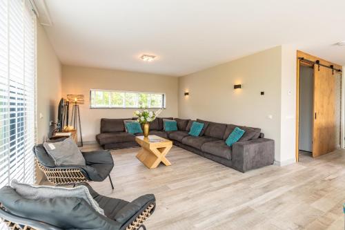a living room with a couch and chairs at Gerritslanderdijkje 39a in Westermient