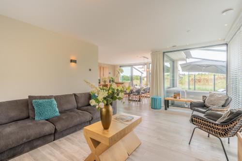 a living room with a couch and a table at Gerritslanderdijkje 39a in Westermient