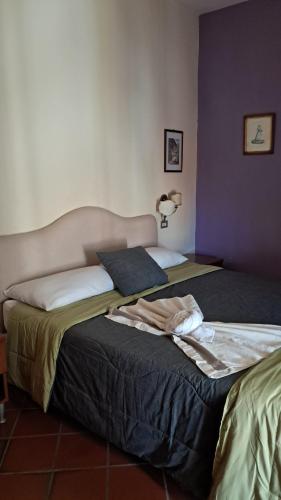 two beds sitting next to each other in a room at Caterina House in San Lucido