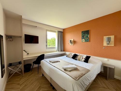 a bedroom with a large bed and a window at Hôtel La Petite Auberge in Chambretaud