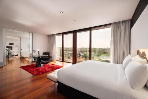 Hilton Madrid Airport photo 102