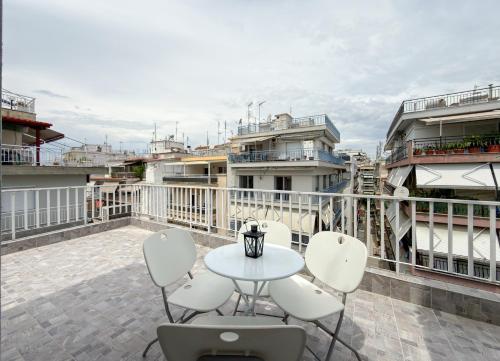 Happy Nest in Thessaloniki with Patio