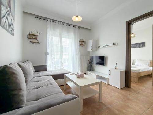 Happy Nest in Thessaloniki with Patio