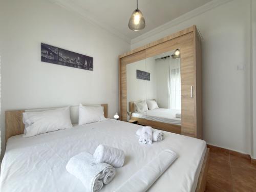 Happy Nest in Thessaloniki with Patio