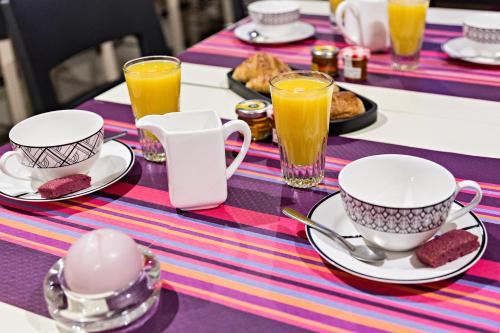 Pilihan sarapan tersedia untuk tetamu di Modern Hotel