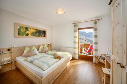 a bedroom with a bed and a table and a window at Langeshof Fewo Abendrot in Caines