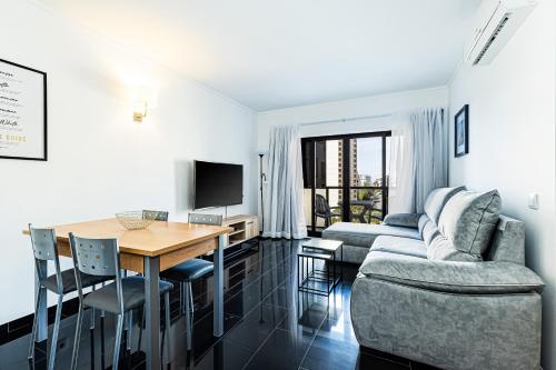 Rocha Tower 7B - Skyline Ocean View