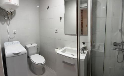VIS3 - Newly Renovated Apartment with AC and Lift - Central Torremolinos