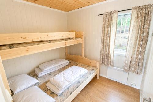 a room with two bunk beds and a window at Lillehammer Camping in Lillehammer