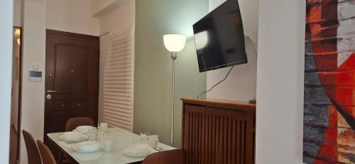 URBAN APARTMENT ATHENS CENTER- 4BD 1Bath