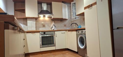 URBAN APARTMENT ATHENS CENTER- 4BD 1Bath