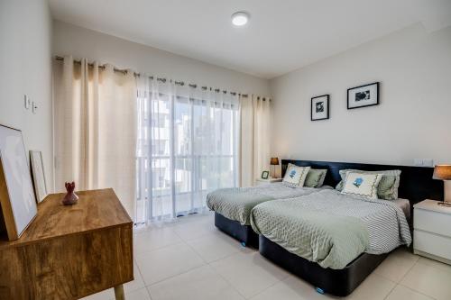 2 Quartos em Alvor com Piscina, 2 churrasqueiras e garagem