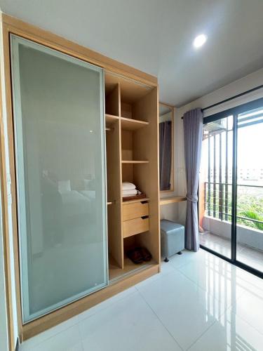 a room with a large glass door and a window at Bangkok Boutique Hotel Future Park Rangsit in Pathum Thani