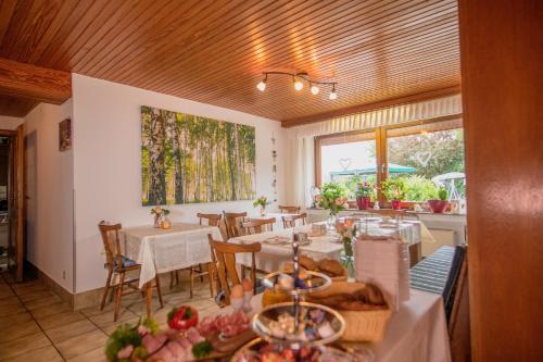 a dining room with a table with food on it at Dreibettzimmer mit Dusche und Wc in Lennestadt