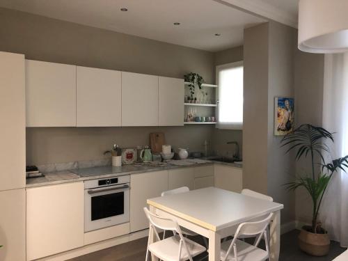 Modern apartment near Piazzale Michelangelo and Arno River