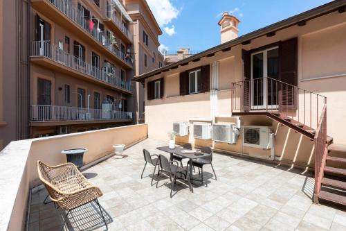 a patio with chairs and a table on a building at Domus Fornaci in Rome