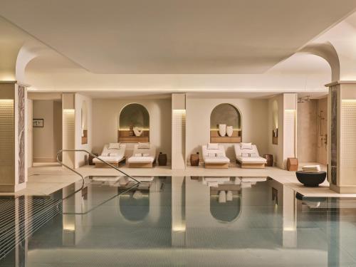 Rosewood Munich — Swimming pool