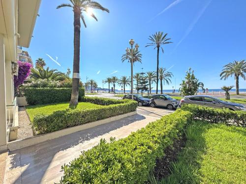 Rare Seafront Garden Apartment on Promenade