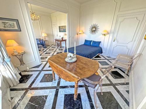 Rare Seafront Garden Apartment on Promenade