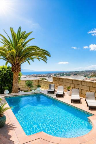 Enchanting Villa Portocervo Heated Pool Sea view