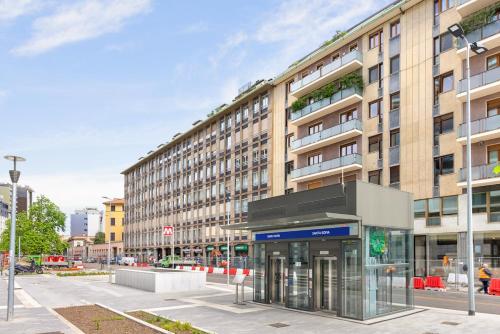 Central Milan WiFi, AC & Metro at the Door