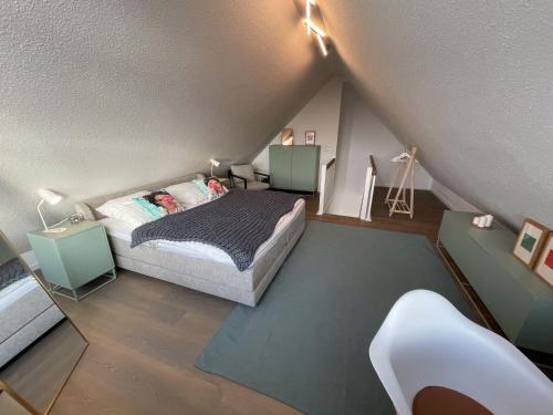 a bedroom with a bed in a attic at Steuerbord Nock mit Hund in Wangerland