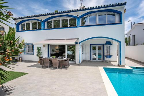 27 - Villa 2 etages avec ascensseur a Nueva Andalucia Marbella