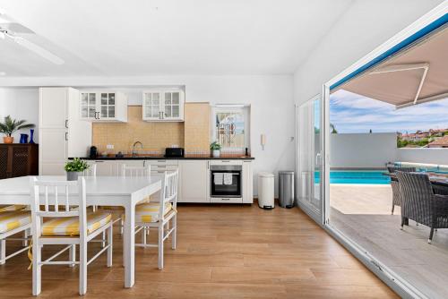 27 - Villa 2 etages avec ascensseur a Nueva Andalucia Marbella