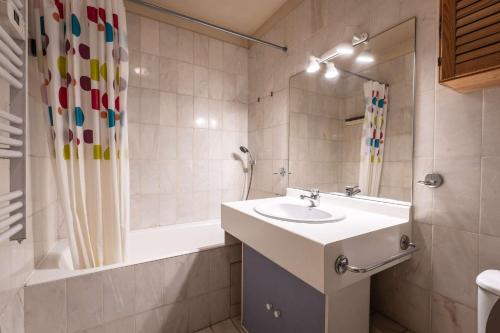 a bathroom with a sink and a shower curtain at Studio 766 – LA TARENTAISE in Brides-les-Bains