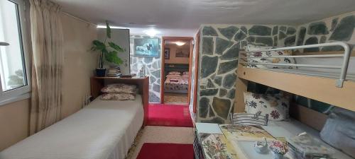 SHLEY House 1