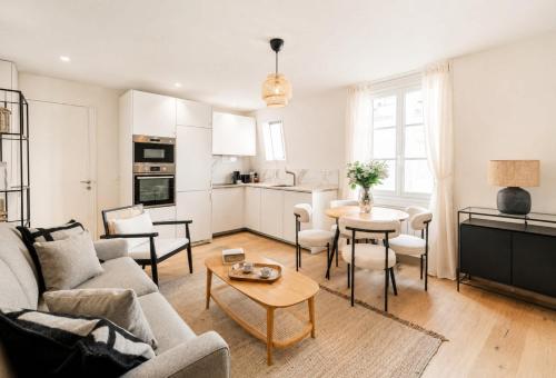 Stunning property near Arc de Triomphe
