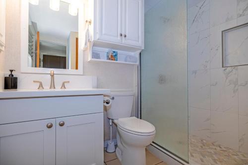 a bathroom with a toilet and a sink and a shower at Hanalei Colony Resort H4 in Hanalei