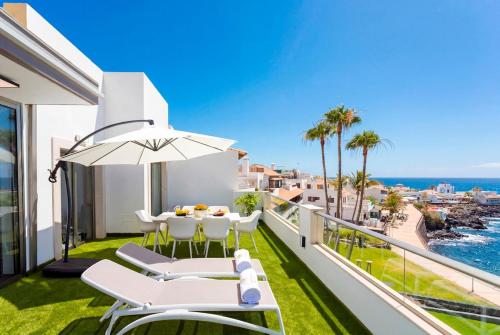 Luxury Penthouse with Sea Views and Terrace La Caleta