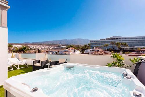 Luxury Penthouse with Sea Views and Terrace La Caleta