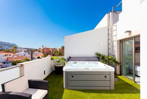 Luxury Penthouse with Sea Views and Terrace La Caleta