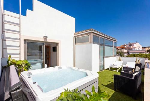 Luxury Penthouse with Sea Views and Terrace La Caleta