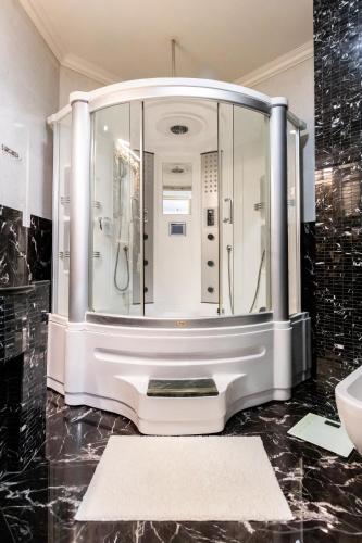 a bathroom with a shower and a sink at Boutique Spa Casino Hotel Lybid Plaza in Khmelnytskyi