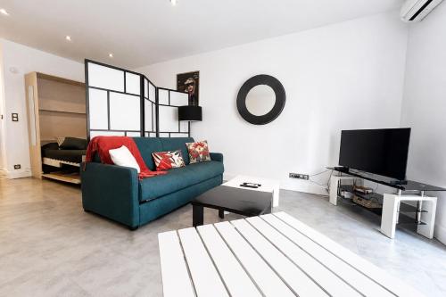 Large studio just 6 minutes away from the Palais and the Croisette