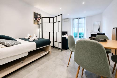 Large studio just 6 minutes away from the Palais and the Croisette